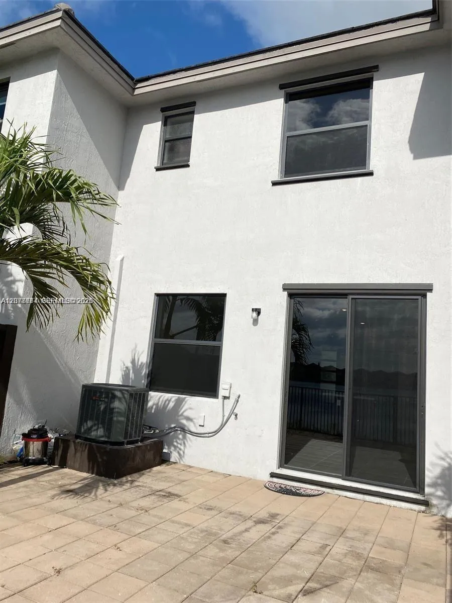 9116 NW 158th St Miami Lakes, FL 33018
