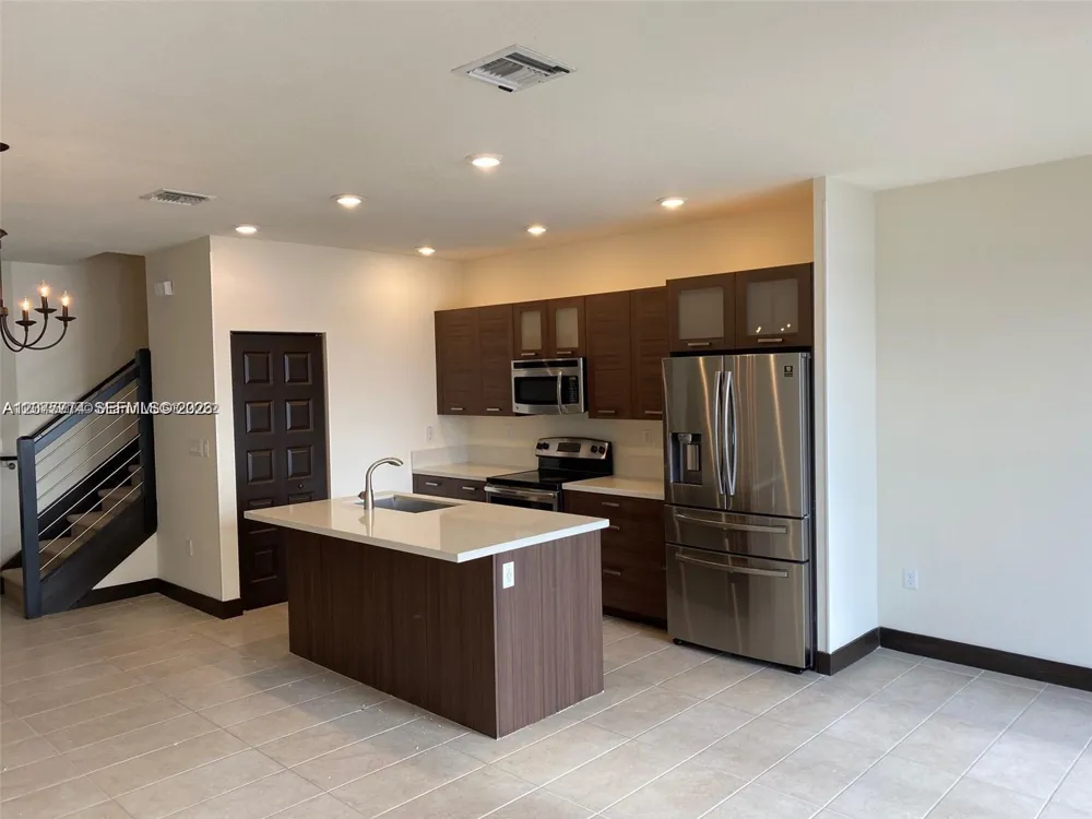 9116 NW 158th St Miami Lakes, FL 33018