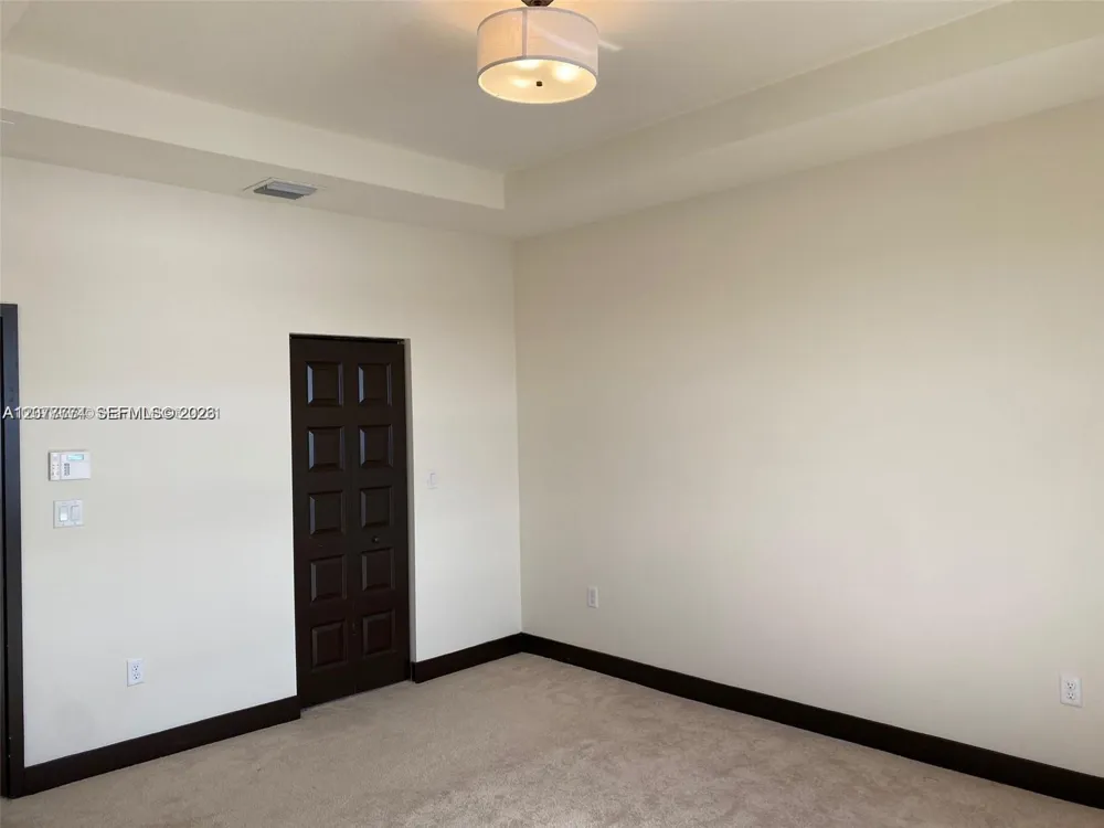 9116 NW 158th St Miami Lakes, FL 33018