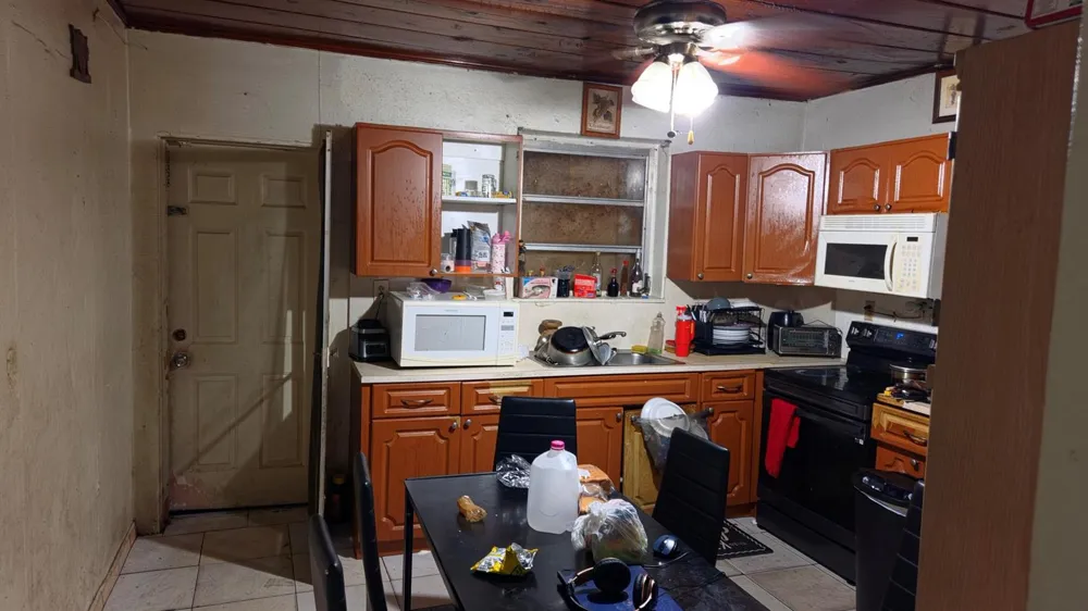 2351 NW 104TH TERRACE Miami, FL 33147
