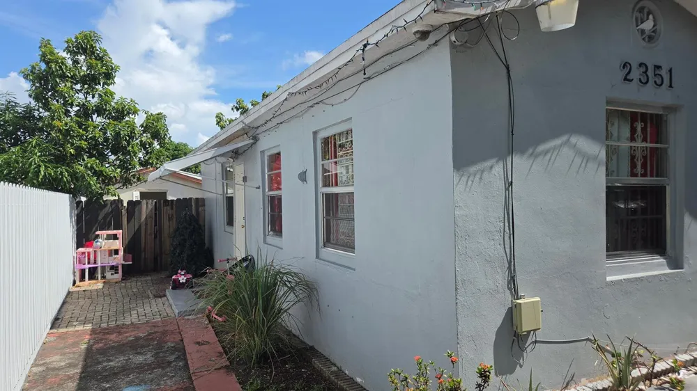 2351 NW 104TH TERRACE Miami, FL 33147