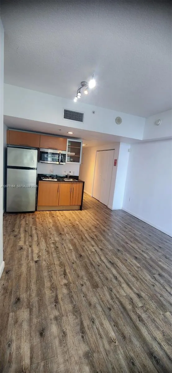 1750 Bayshore Dr #1203 Miami, FL 33132