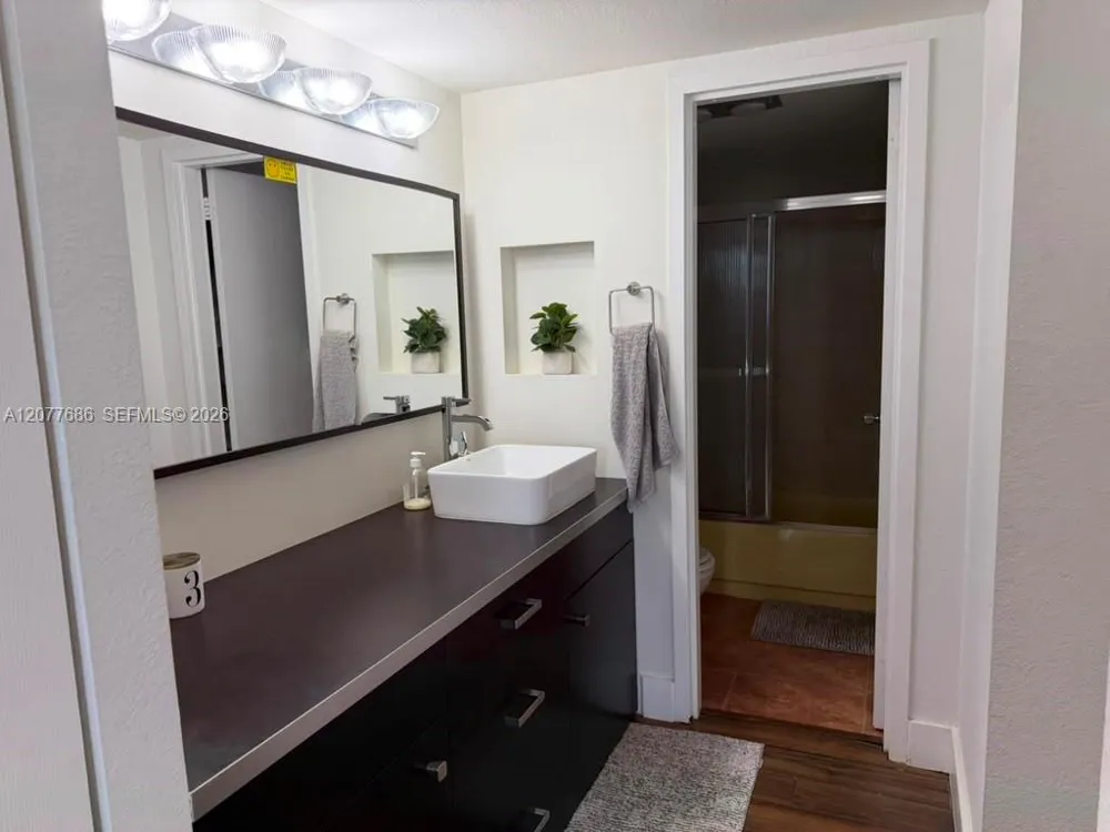 3375 Country Club Dr #607 Aventura, FL 33180