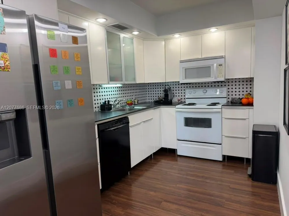 3375 Country Club Dr #607 Aventura, FL 33180