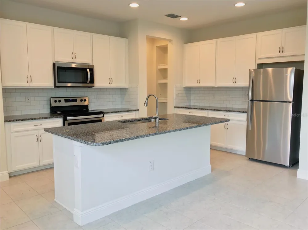 5518 VIOLA LEE WAY Lutz, FL 33558