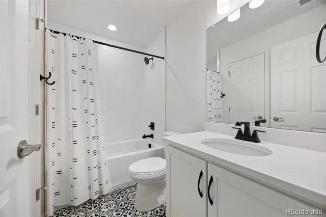 5037 Quemoy Street Aurora, CO 80019
