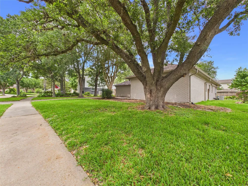 1010 Baronridge Drive Seabrook, TX 77586