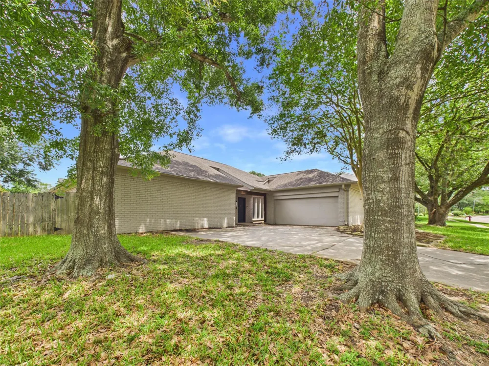 1010 Baronridge Drive Seabrook, TX 77586