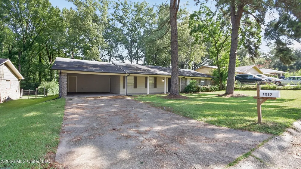 1217 Pineview Drive Clinton, MS 39056