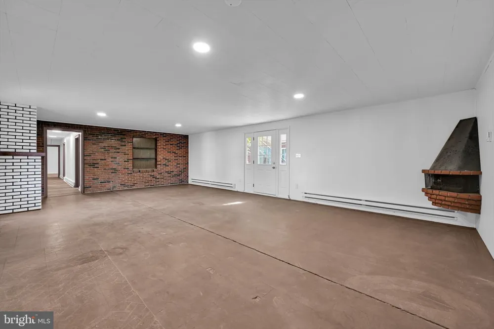 625 E MAIN STREET Hegins, PA 17938