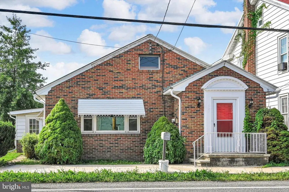 625 E MAIN STREET Hegins, PA 17938