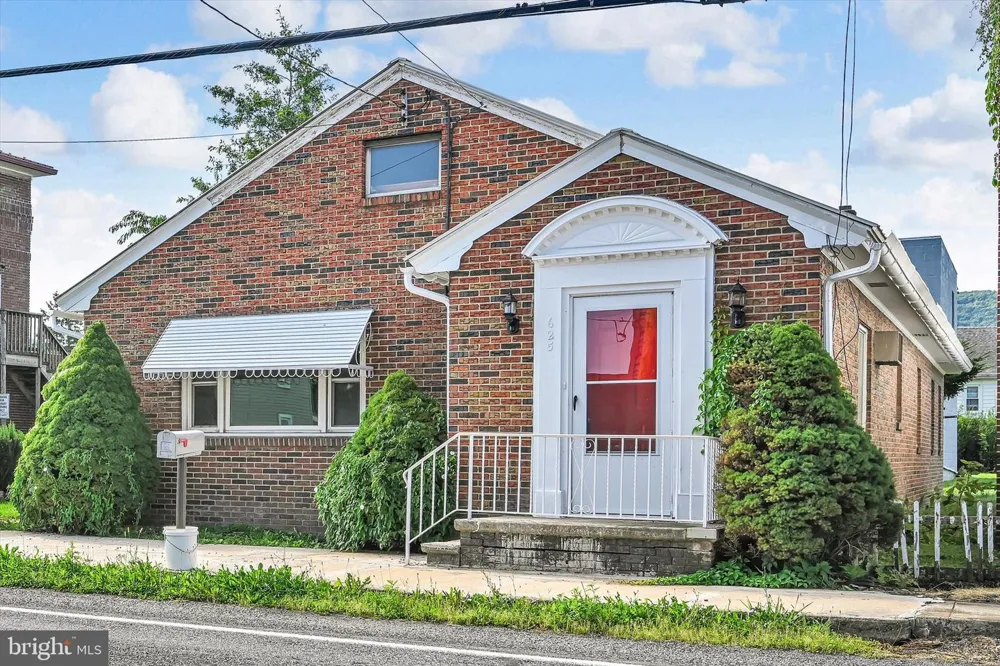 625 E MAIN STREET Hegins, PA 17938