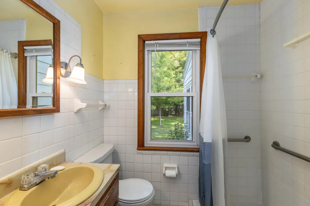 415 Hunt Street SE Lowell, MI 49331