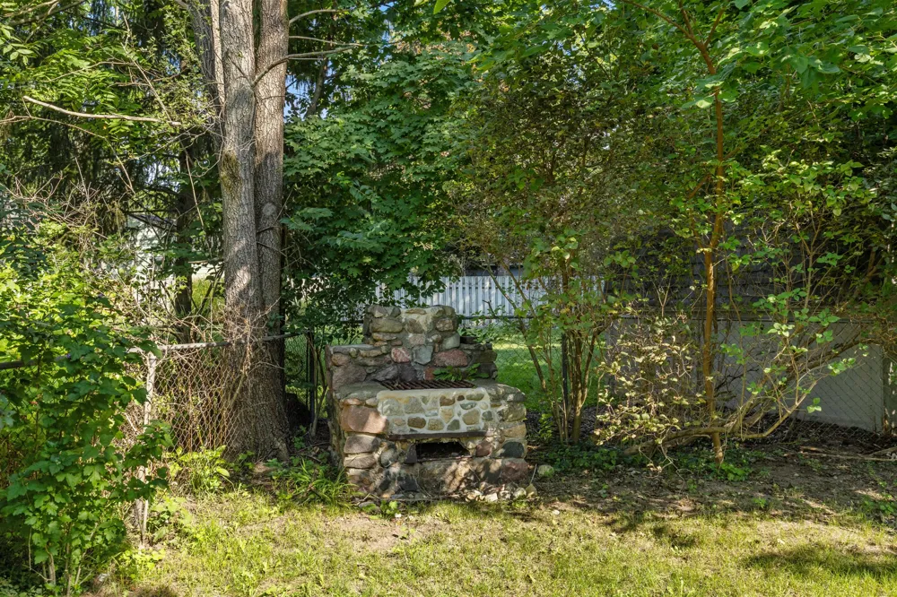 415 Hunt Street SE Lowell, MI 49331