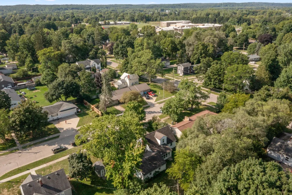 415 Hunt Street SE Lowell, MI 49331