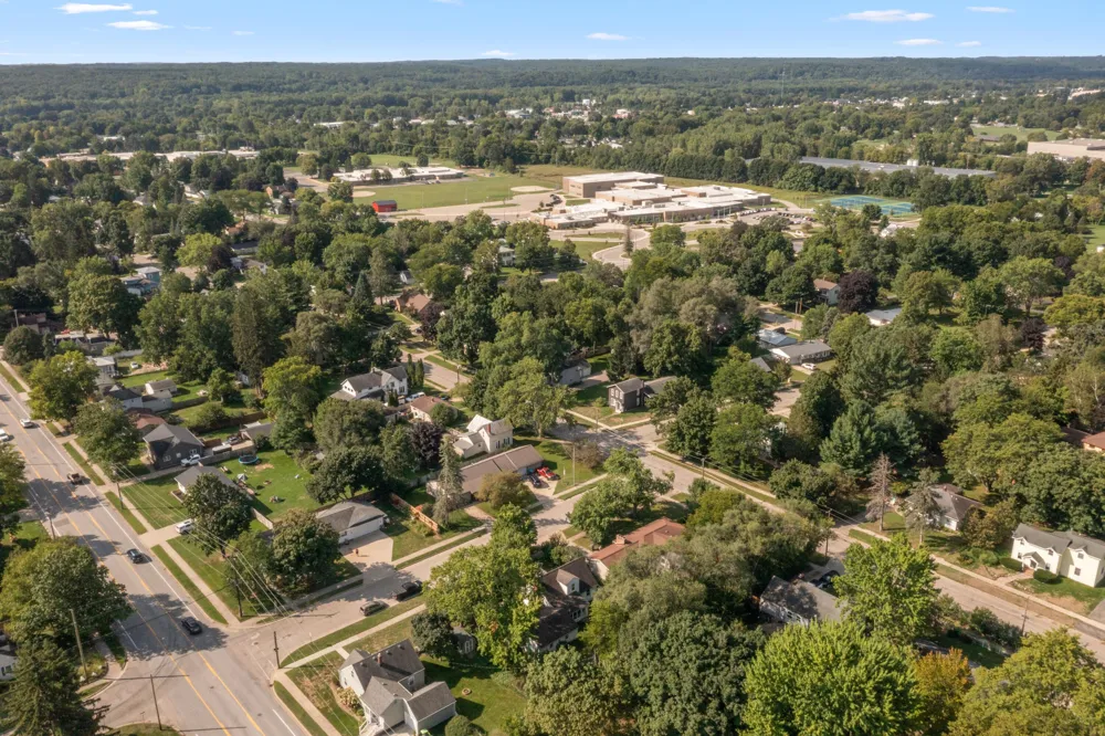 415 Hunt Street SE Lowell, MI 49331