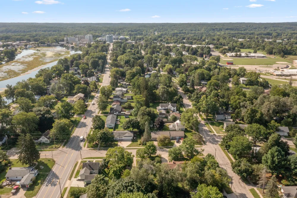 415 Hunt Street SE Lowell, MI 49331