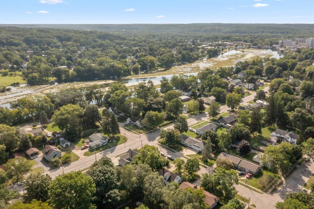 415 Hunt Street SE Lowell, MI 49331
