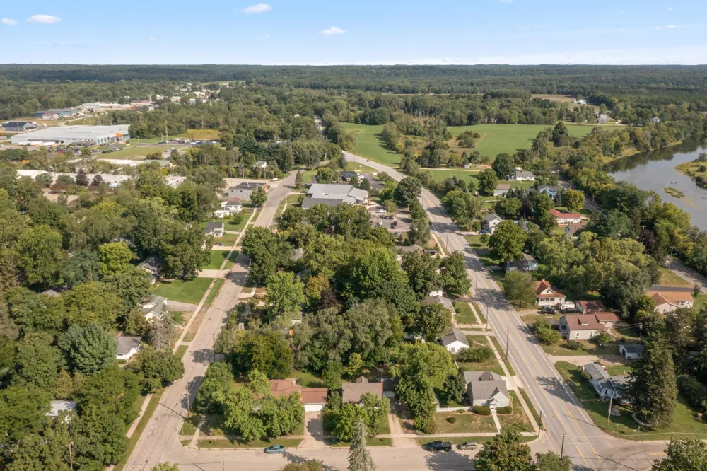 415 Hunt Street SE Lowell, MI 49331