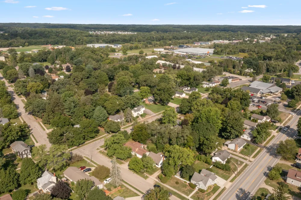 415 Hunt Street SE Lowell, MI 49331