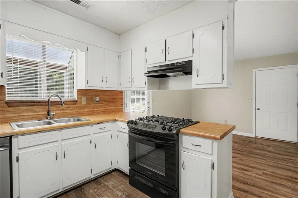 9042 Chestnut Lake Drive Jonesboro, GA 30236