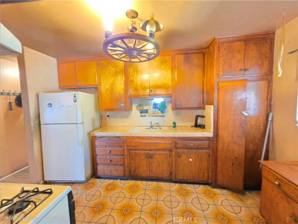 12933 Goleta Pacoima, CA 91331