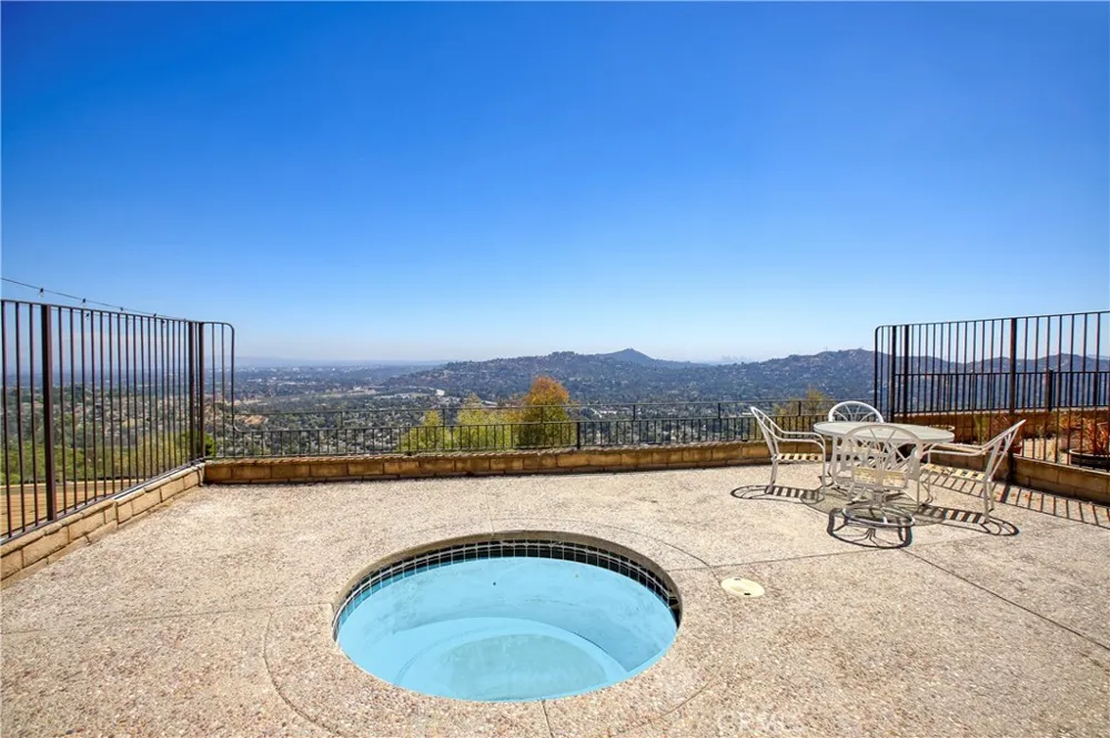 750 Galaxy Heights La Canada Flintridge, CA 91011