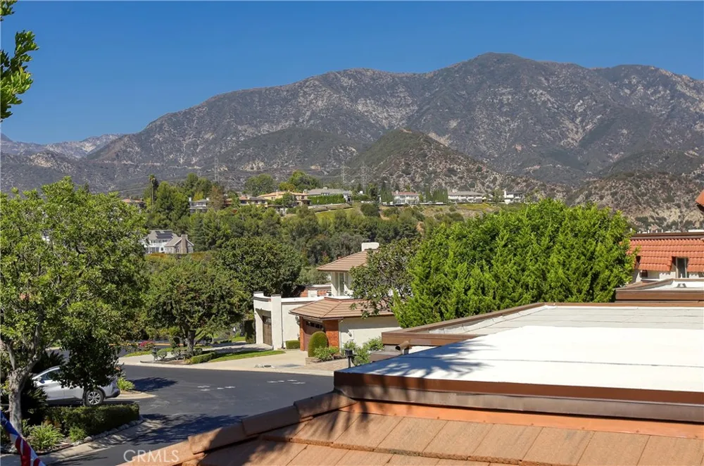 750 Galaxy Heights La Canada Flintridge, CA 91011