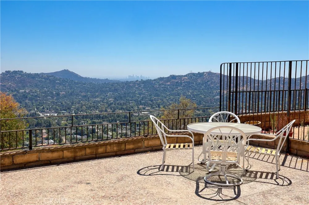 750 Galaxy Heights La Canada Flintridge, CA 91011