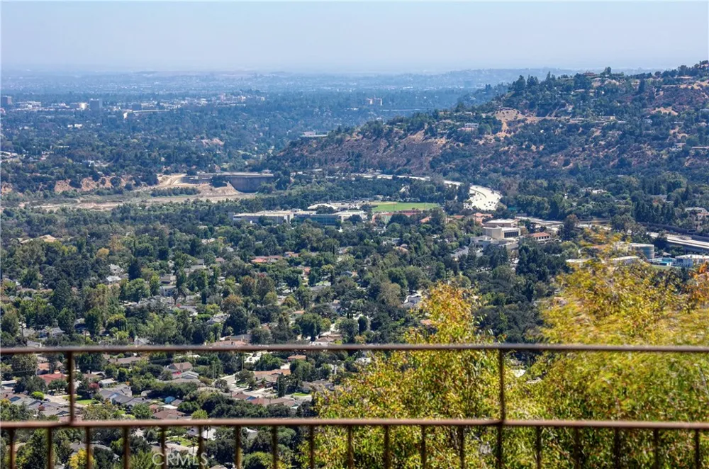 750 Galaxy Heights La Canada Flintridge, CA 91011