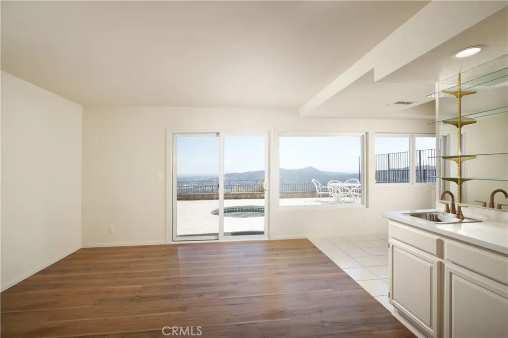 750 Galaxy Heights La Canada Flintridge, CA 91011