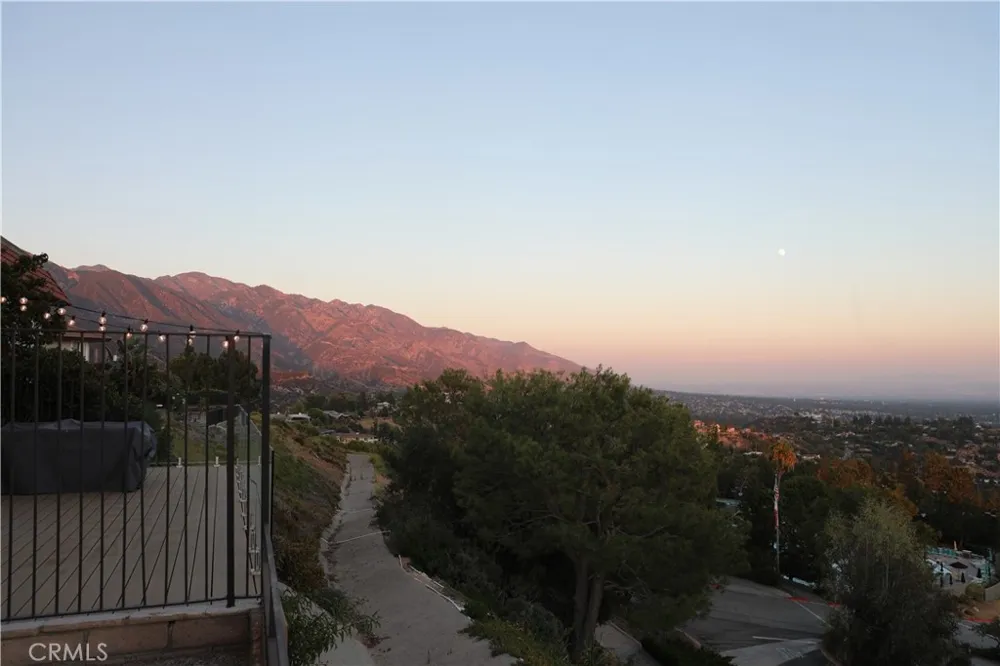 750 Galaxy Heights La Canada Flintridge, CA 91011