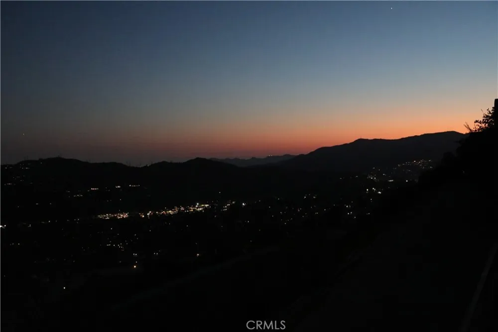 750 Galaxy Heights La Canada Flintridge, CA 91011