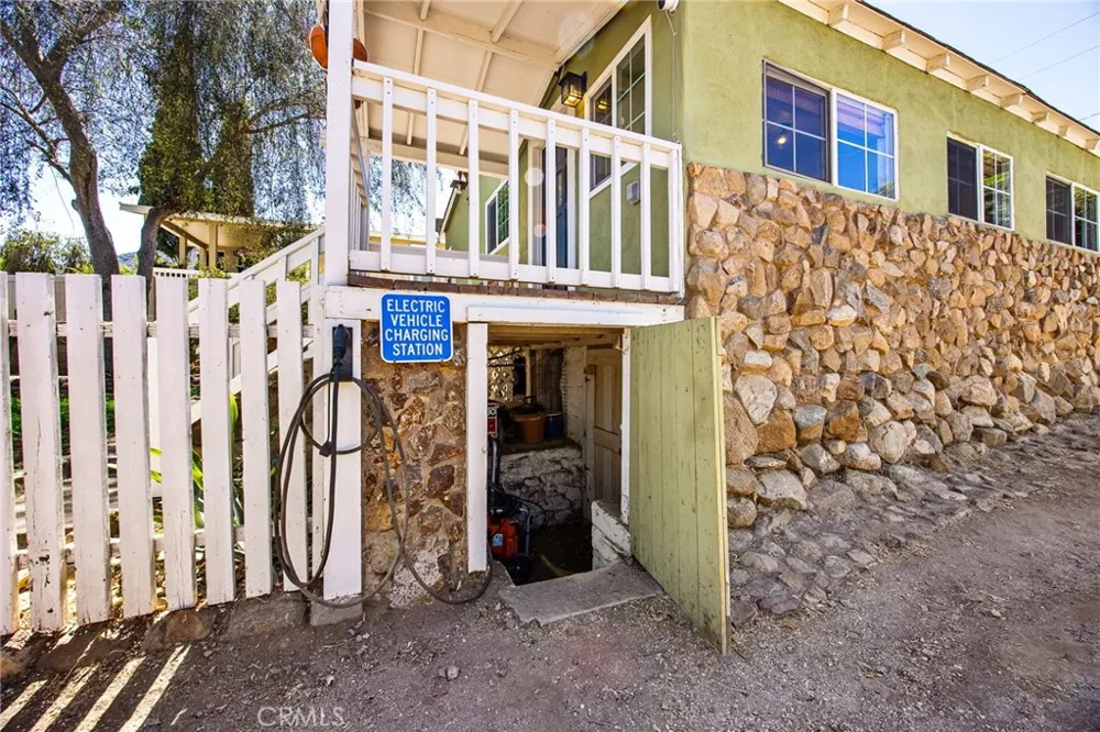 33205 Zellar Lake Elsinore, CA 92530