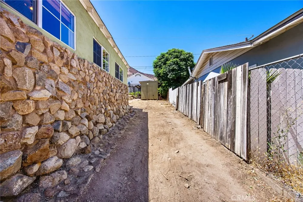 33205 Zellar Lake Elsinore, CA 92530