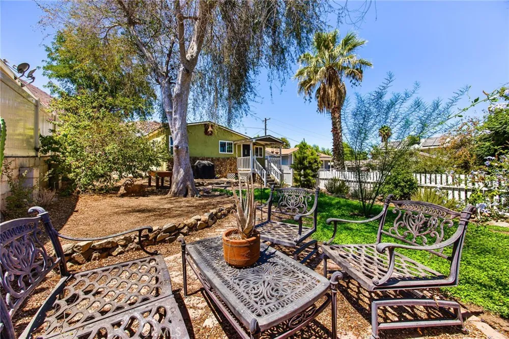 33205 Zellar Lake Elsinore, CA 92530