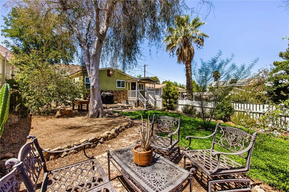 33205 Zellar Lake Elsinore, CA 92530