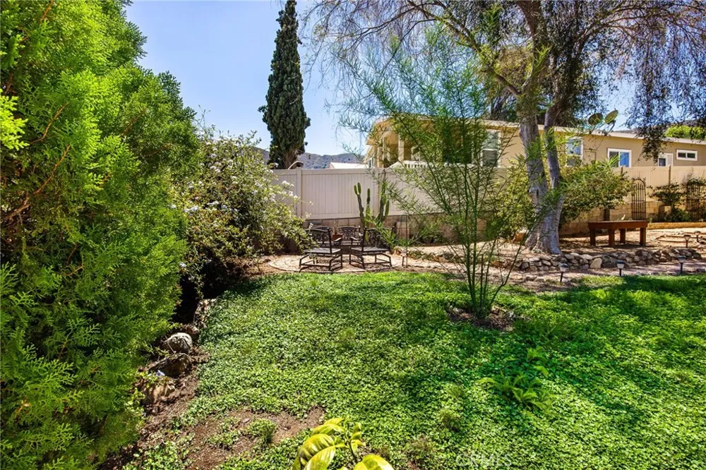 33205 Zellar Lake Elsinore, CA 92530