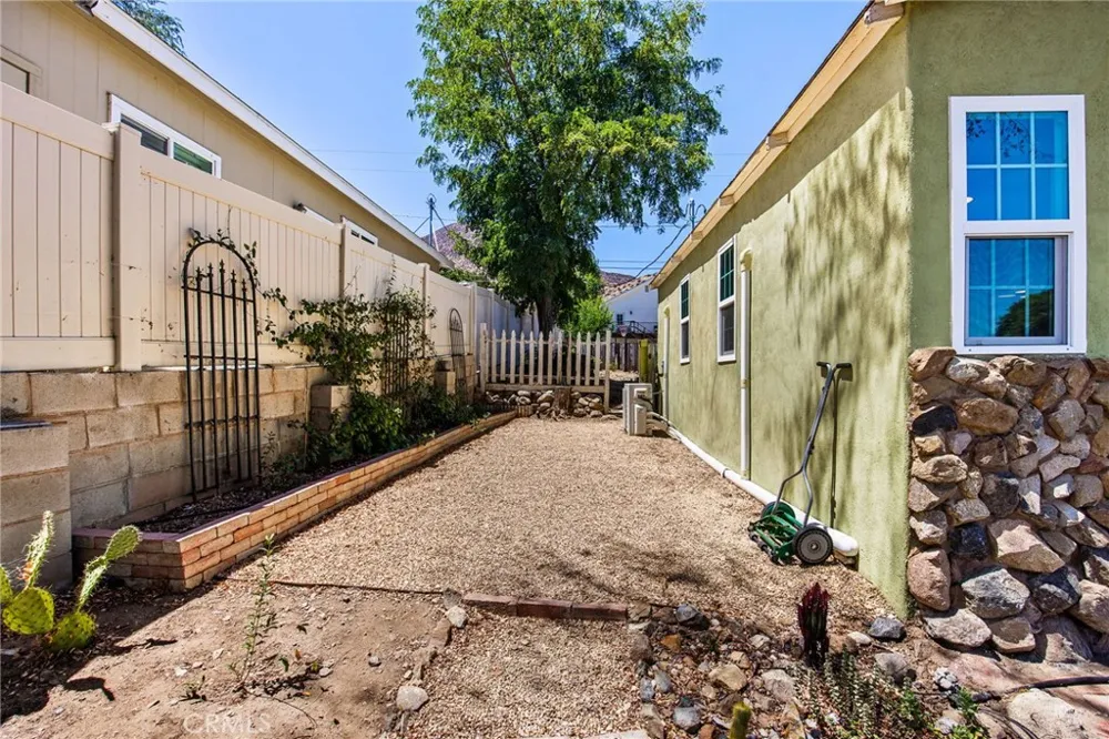 33205 Zellar Lake Elsinore, CA 92530