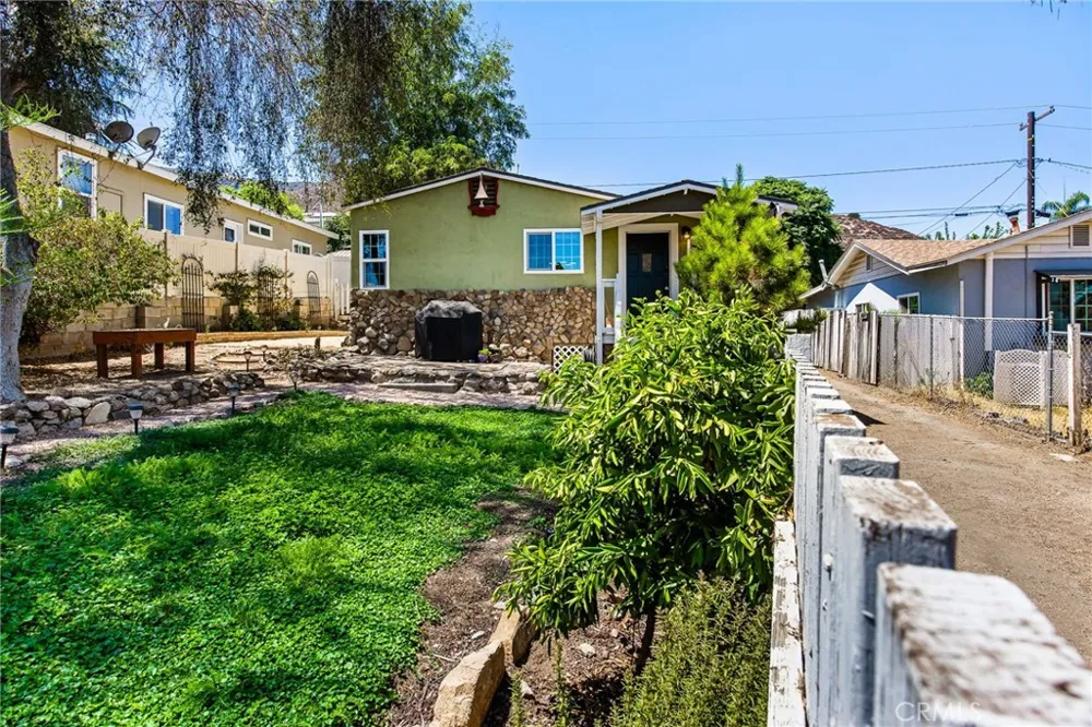 33205 Zellar Lake Elsinore, CA 92530