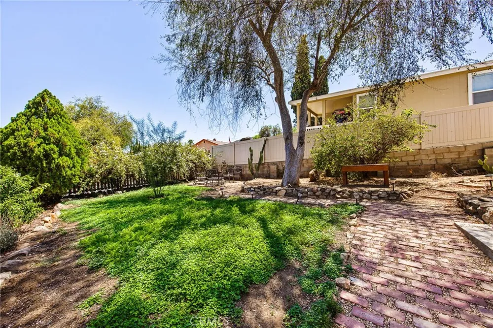 33205 Zellar Lake Elsinore, CA 92530