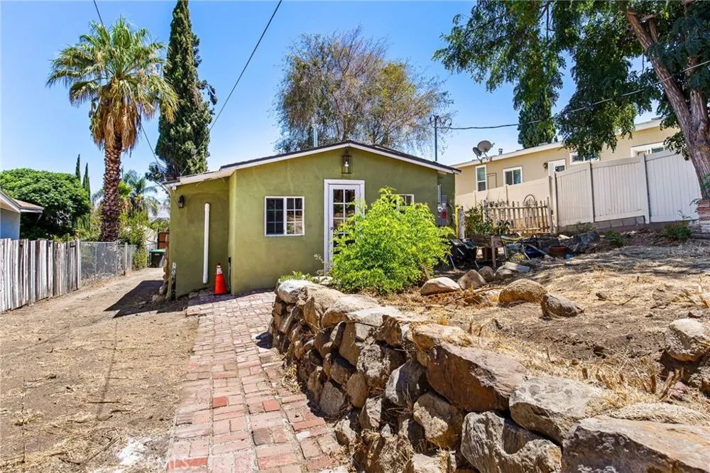 33205 Zellar Lake Elsinore, CA 92530