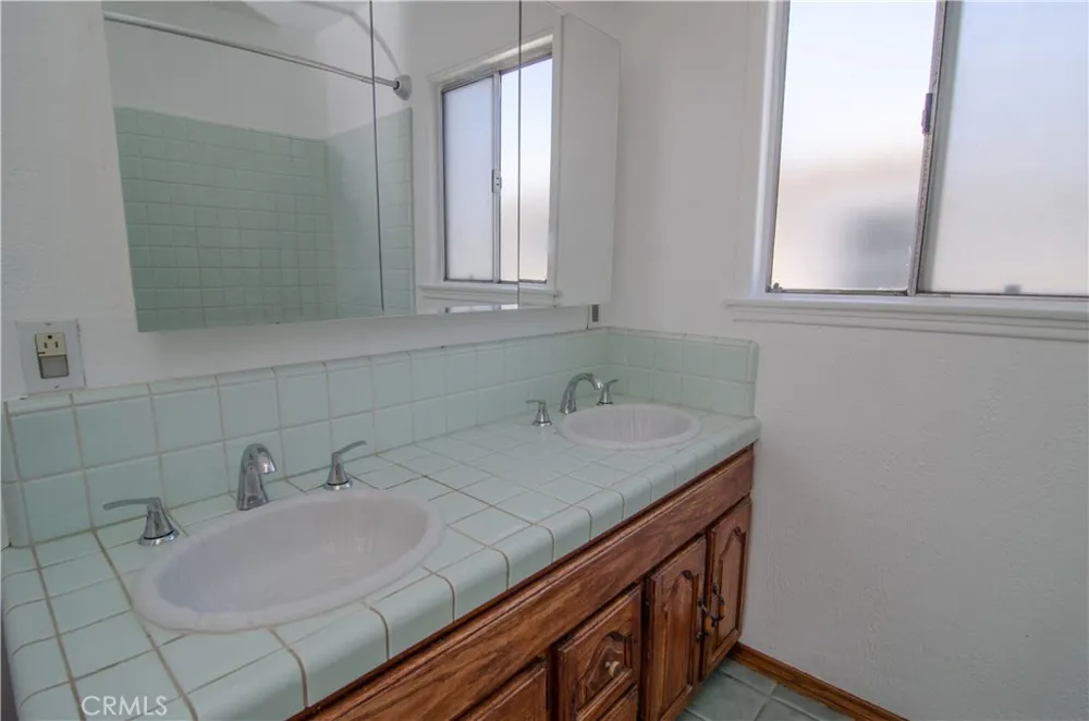 13563 Montague Arleta, CA 91331