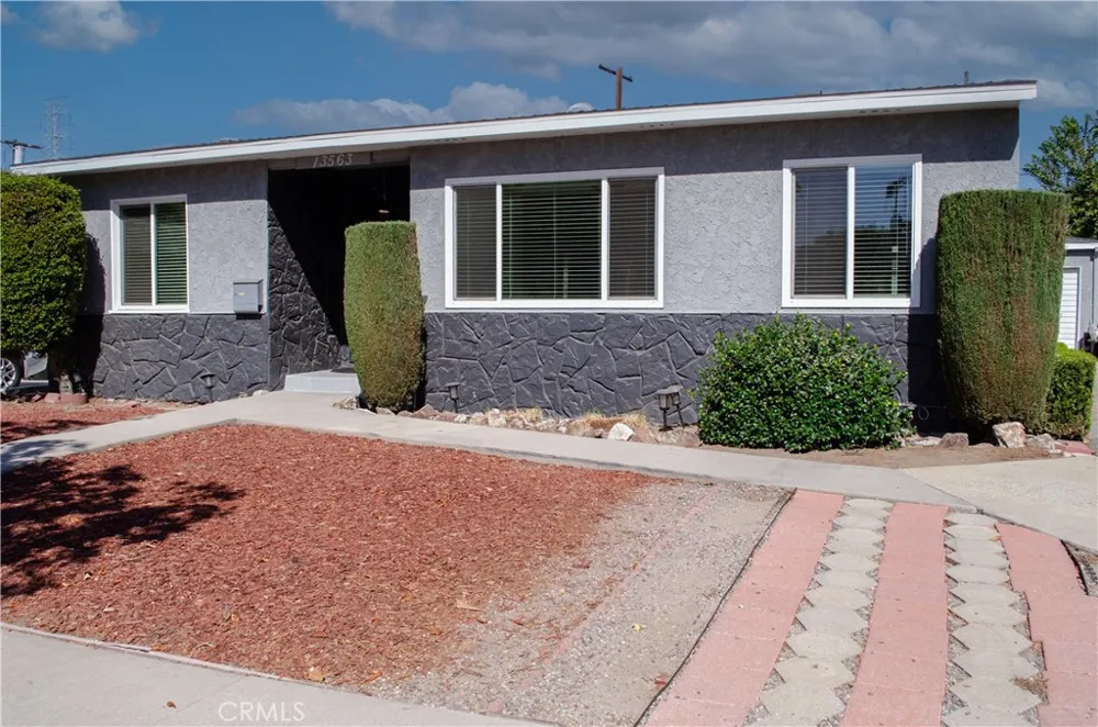 13563 Montague Arleta, CA 91331