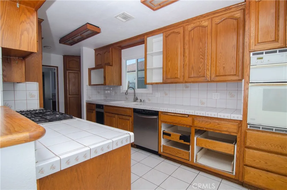 13563 Montague Arleta, CA 91331