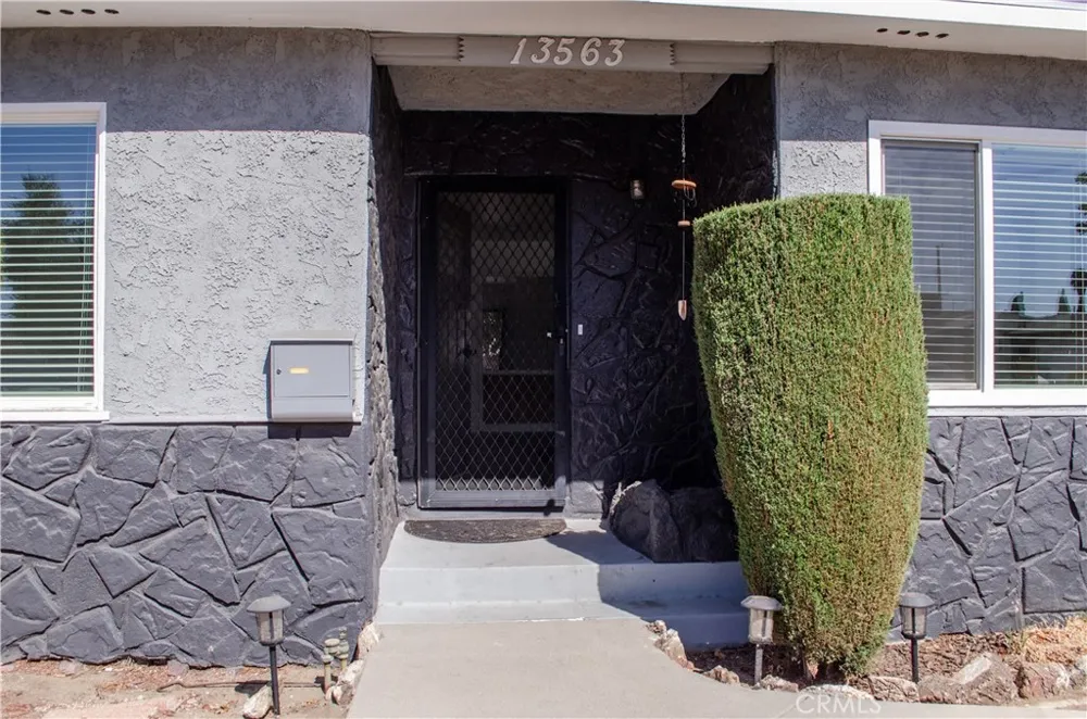 13563 Montague Arleta, CA 91331