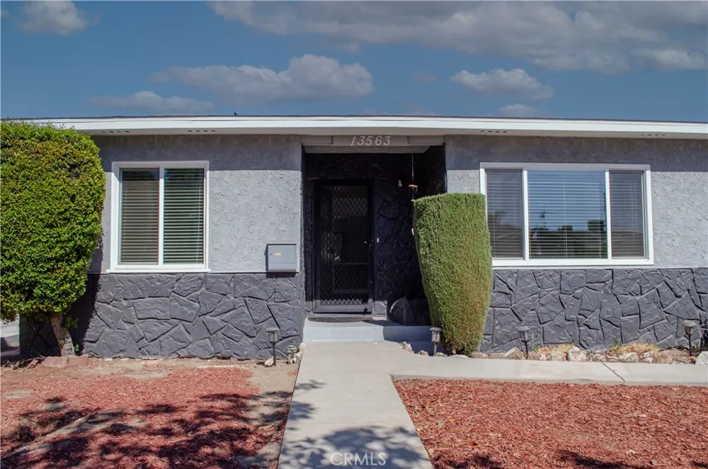 13563 Montague Arleta, CA 91331