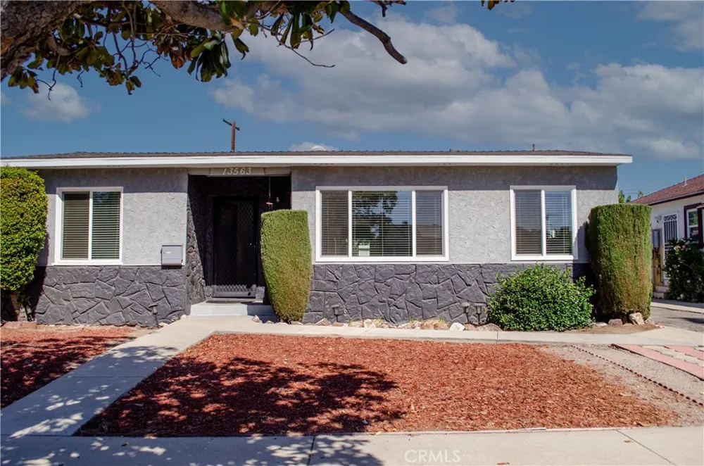13563 Montague Arleta, CA 91331
