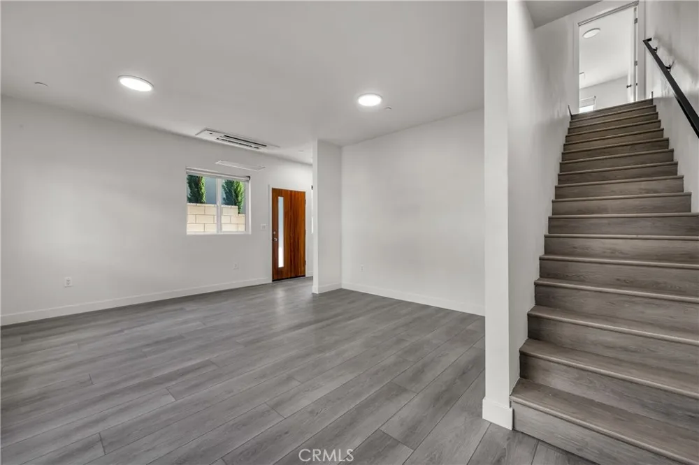 10882 Dora Sun Valley, CA 91352