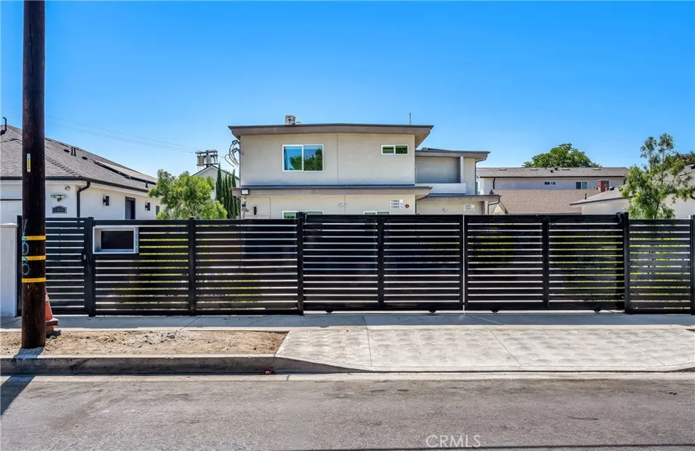 10882 Dora Sun Valley, CA 91352